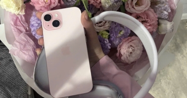 Practical Tech Gifts for International Women’s Day in Thao Dien – iPhone & Apple Watch